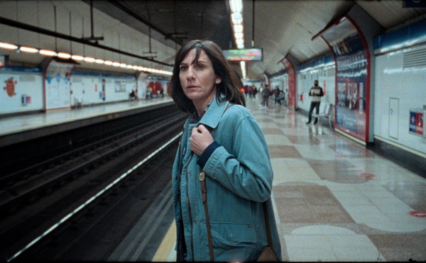 『サムシング・ハプンズ・トゥ・ミー』©UNA PRODUCCIÓN DE QUE NADIE DUERMA AIE - AVANPOST