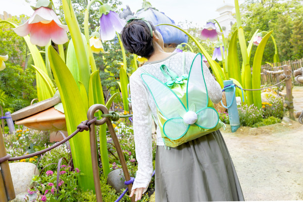 東京ディズニーシー「ファンタジースプリングス」の世界観あふれる新グッズが登場！みんなで着られるパーカーやマフラーも