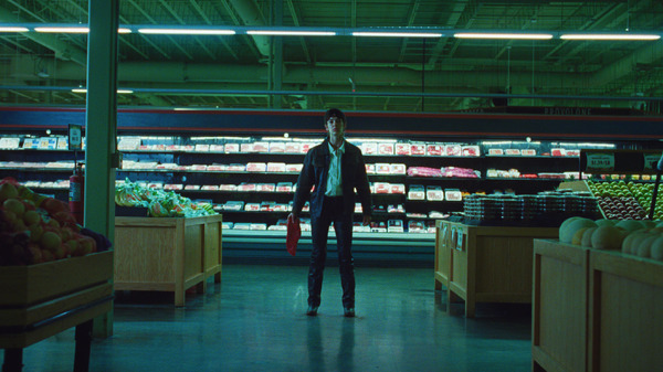 『テレビの中に入りたい』© 2023 PINK OPAQUE RIGHTS LLC. ALL RIGHTS RESERVED.