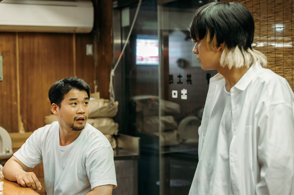 『愚か者の身分』©2025 映画「愚か者の身分」製作委員会