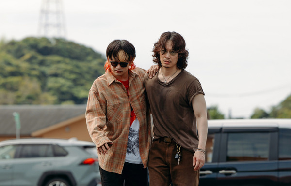 『愚か者の身分』©2025 映画「愚か者の身分」製作委員会