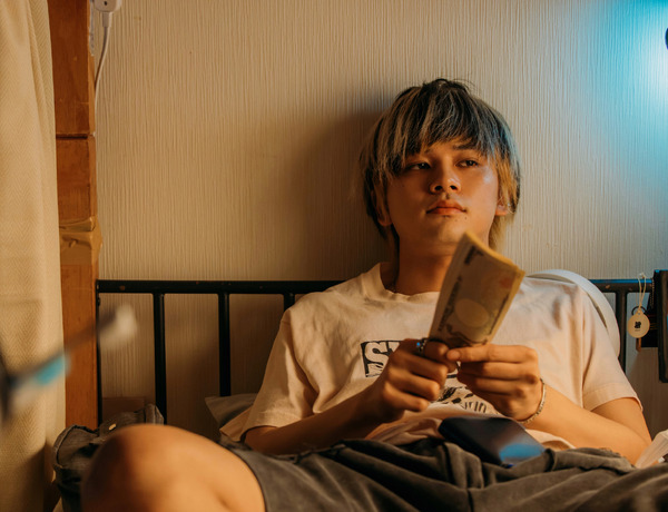 『愚か者の身分』©2025 映画「愚か者の身分」製作委員会