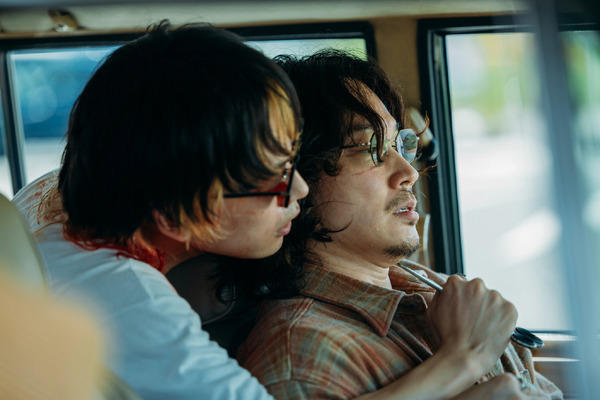 『愚か者の身分』©2025 映画「愚か者の身分」製作委員会