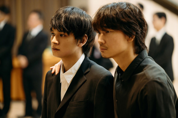 『愚か者の身分』©2025 映画「愚か者の身分」製作委員会