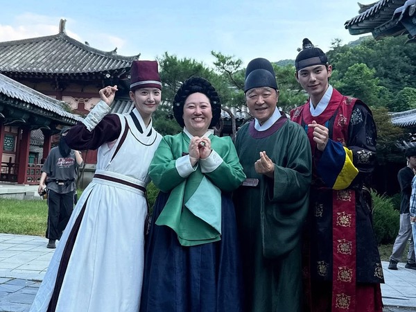 早くも“ロス感”…ユナが公開した『暴君のシェフ』オフショットに嘆く声続出「行かないで」【PHOTO】