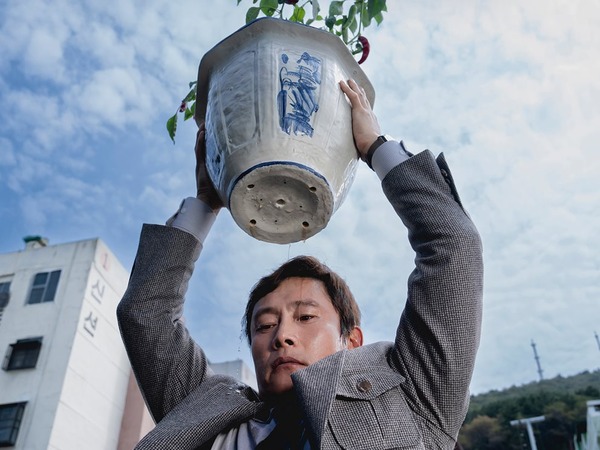 イ・ビョンホン主演『仕方がない』パク・チャヌク監督が明かす幻のタイトル候補と驚きの舞台裏