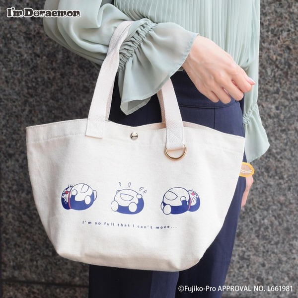 「I'm Doraemon」WEB限定アイテム「トートバッグ」使用イメージ（C）Fujiko-Pro APPROVAL No.L661981