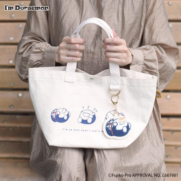 「I'm Doraemon」WEB限定アイテム「サガラ刺繍キーホルダー」使用イメージ（C）Fujiko-Pro APPROVAL No.L661981