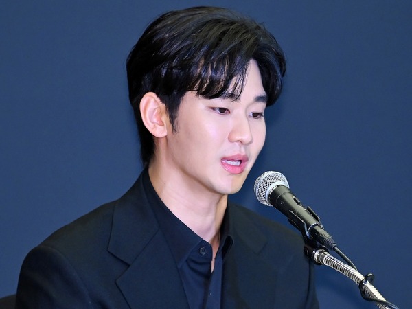 “涙の記者会見”から約6カ月。キム・スヒョンは今、ひとり登山でストレス発散してる？