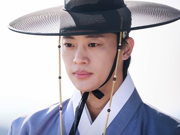 イ・シニョンが新ドラマでカン・テオのいとこ役として廃位された王子に挑む