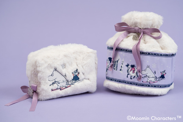 スクエアポーチ3,080円（税込）、巾着ポーチ3,740円（税込）