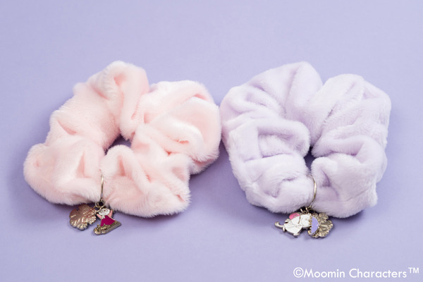 シュシュ（ピンク/パープル）各1,760円（税込）