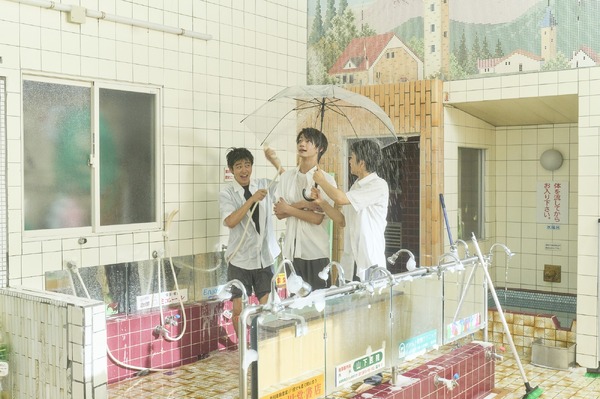 『ストロベリームーン 余命半年の恋』（C）2025「ストロベリームーン」製作委員会