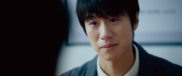 『あの時、愛を伝えられなかった僕の、３つの“もしも”の世界。』©Lewis Pictures All Rights Reserved