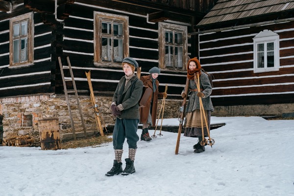 『秘密のお届け物』©8Heads Productions