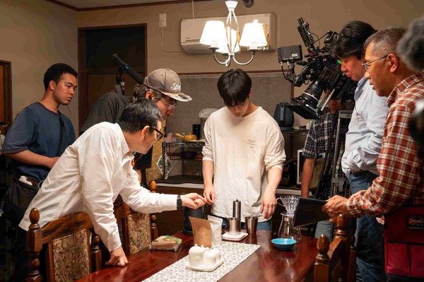 メイキング『富士山と、コーヒーと、しあわせの数式』©2025「富士山と、コーヒーと、しあわせの数式」