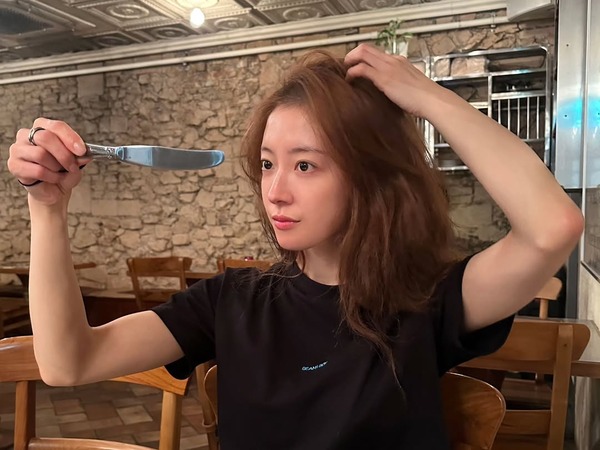 『赤い袖先』女優イ・セヨン、飾らなくても“女優オーラ”は隠せず「深刻にかわいい」【PHOTO】