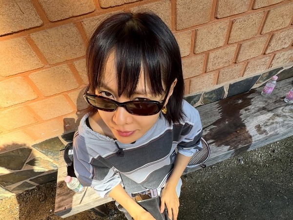 女優ソン・イェジンが“髪バッサリ”！肩上ボブにに大反響「20代に戻ったみたい」【PHOTO】