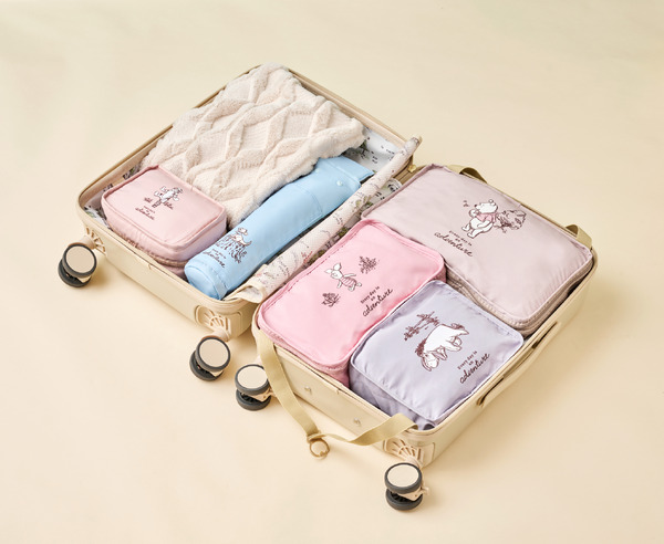 「POOH TRAVEL」新コレクション© Disney. Based on the “Winnie the Pooh” works by A.A. Milne and E.H. Shepard.