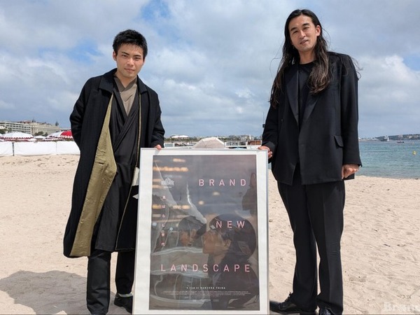 左：団塚唯我監督、右：山上賢治プロデューサー。カンヌ国際映画祭にて撮影