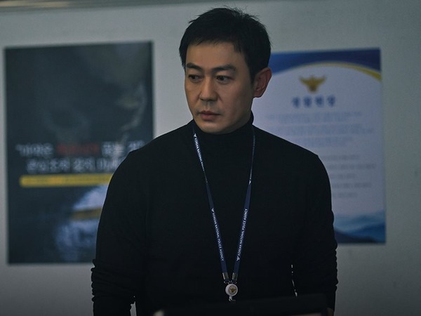 『ウンスのいい日』で崩れゆく正義、パク・ヨンウが描く堕ちた警官の真実