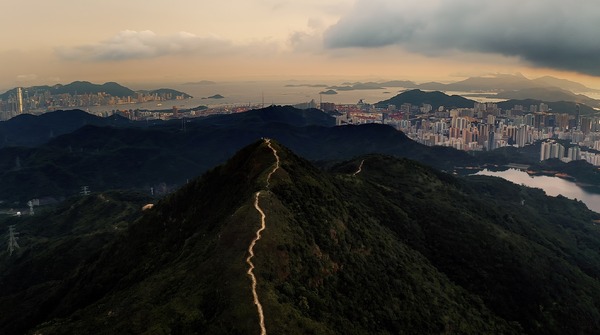 『フォー・トレイルズ　72時間の挑戦』© Lost Atlas, 2023. Copyright. All rights reserved.