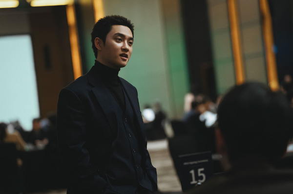 「捏造された都市」(C)2025 Disney and its related entities