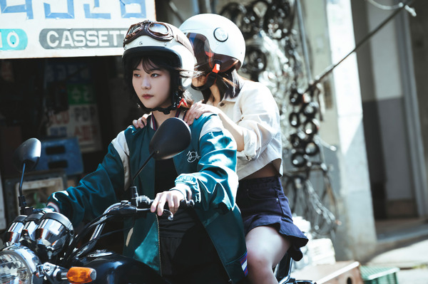 「捏造された都市」(C)2025 Disney and its related entities