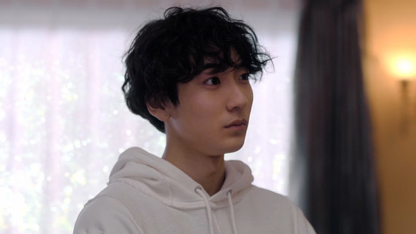 「人間標本」©2025 Amazon Content Services LLC or its Affiliates.