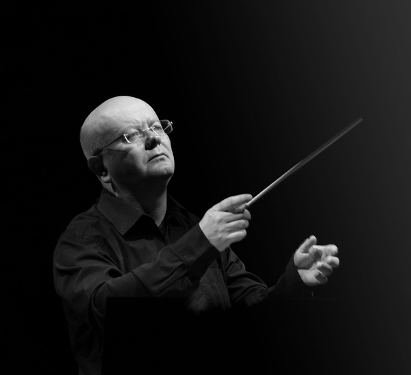 指揮：ベンジャミン・ポープ