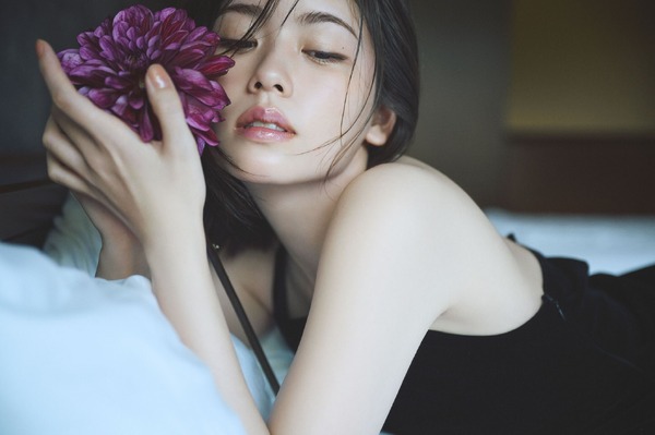 小芝風花カレンダー2026「Flower」（2025年12月12日発売）(C)マガジンハウス