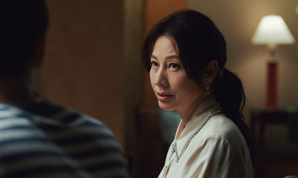 『ピアス 刺心』© Potocol_Flash Forward Entertainment_Harine Films_Elysiüm Cin