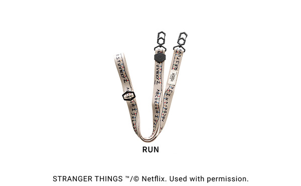 iFace Hang and ショルダーストラップ 4,300円（税込4,730円）