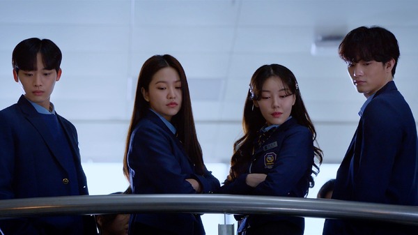 「Bitch X Rich」（C）AbemaTV, Inc.