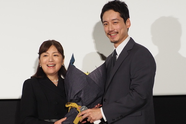 坂口健太郎、柚月裕子『盤上の向日葵』初日舞台挨拶