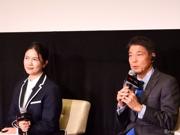 左：ジュリー・チョイ氏、右：日色保氏