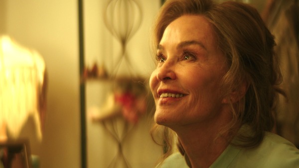 『喝采』©2024 Crazy Legs Features LLC