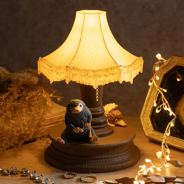 「ベビーニフラー ランプ」All characters and elements © & ™ Warner Bros. Entertainment Inc.Publishing Rights © JKR. (s25)