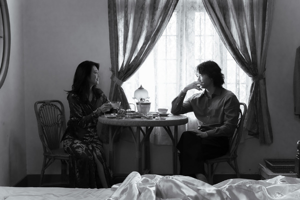 『星と月は天の穴』©️ 2025「星と月は天の穴」製作委員会