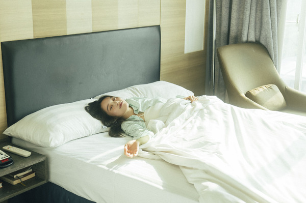 「高石あかりファースト写真集 幻灯」（東京ニュース通信社刊） 撮影／横山マサト