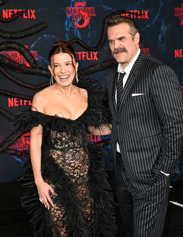 ミリー・ボビー・ブラウン＆デヴィッド・ハーバー Photo by Michael Buckner/Variety via Getty Images