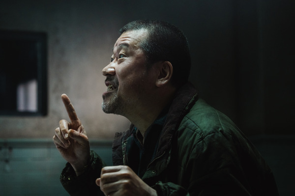 スズキタゴサク『爆弾』(C)呉勝浩／講談社 (C)2025映画『爆弾』製作委員会
