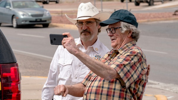 『エディントンへようこそ』（C） 2025 Joe Cross For Mayor Rights LLC. All Rights Reserved.