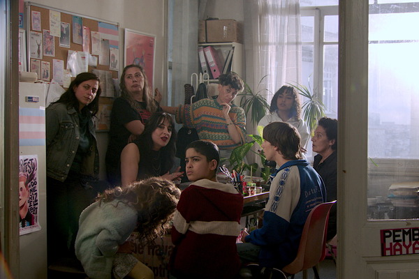 『CROSSING　心の交差点』© 2023 French Quarter Film AB, Adomeit Film ApS, Easy Riders Films, RMV Film AB, Sveriges Television AB