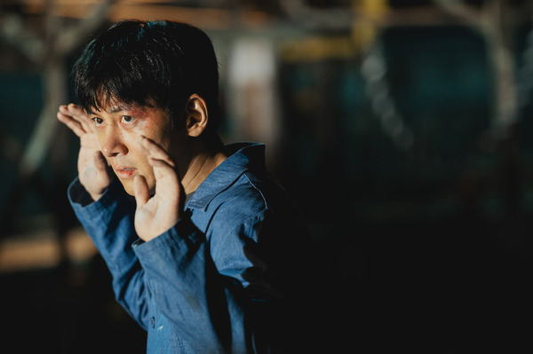 「捏造された都市」©2025 Disney and its related entities