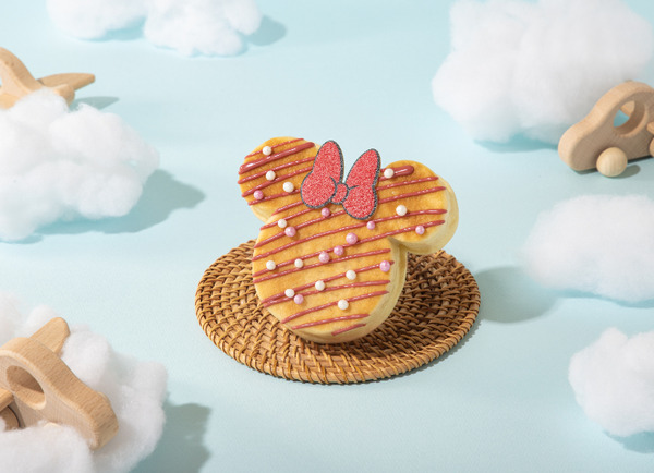 ピンクチョコブリオッシュ　　税込890円「ミッキー＆フレンズ」OH MY CAFE MINI©Disney