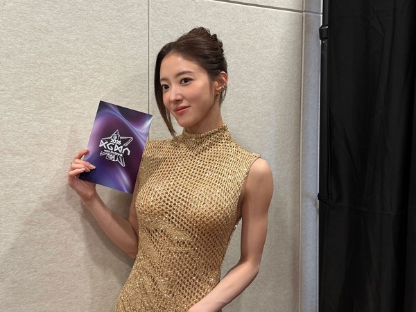 『赤い袖先』イ・セヨン、高級感あふれるドレス姿で魅せた！「眩しいです」【PHOTO】