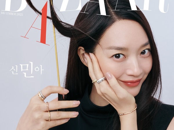 “キム・ウビンの彼女” シン・ミナ、多幸感あふれるホリデーシーズンの魅力【PHOTO】