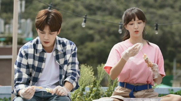 「マンホール～不思議の国のピル～」Licensed by KBS Media Ltd.(C)2017 KBS.All rights reserved