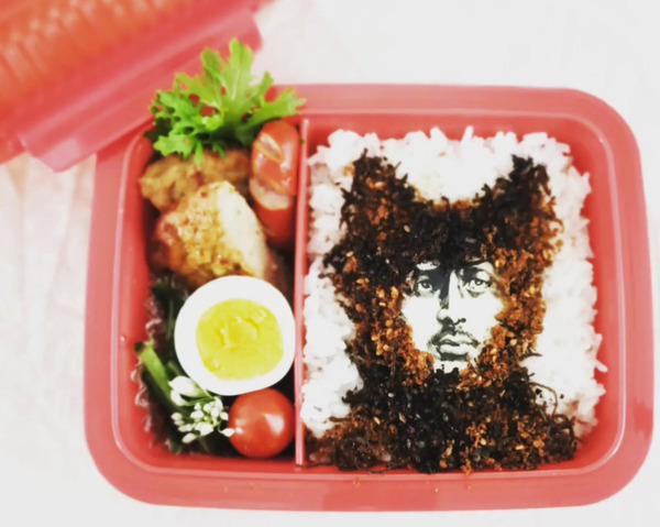 マグロそぼろと新米で再現したオリバー（映画『THE オリバーな犬、(Gosh!!)このヤロウ MOVIE』）／nancyさん提供